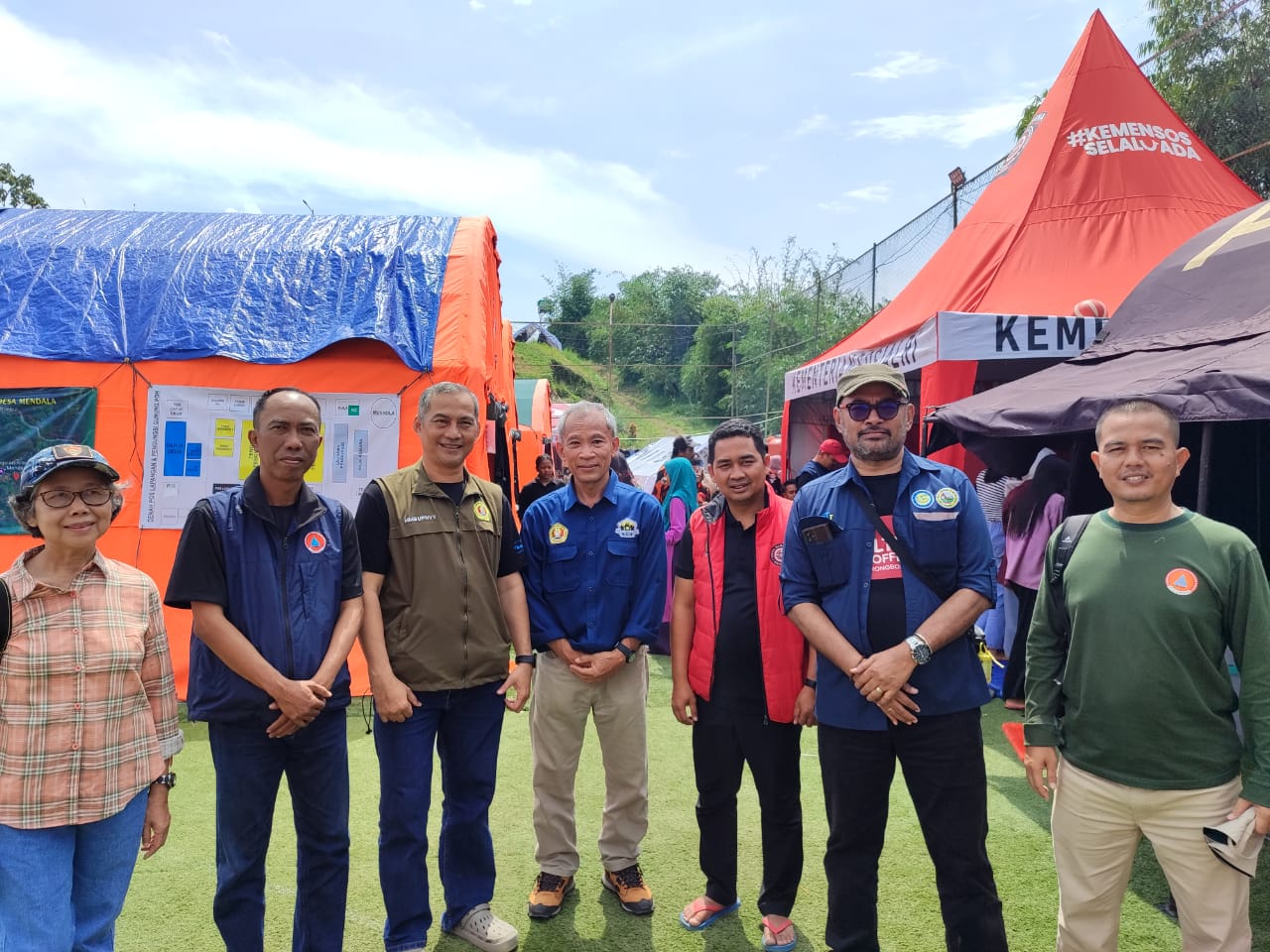 tim PKM longsor sirampog